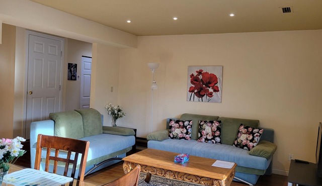 Bright 2 BR, Great Location