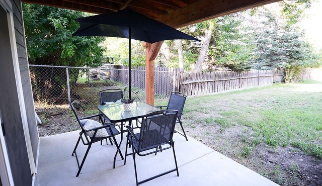 Bright and Comfy , Brand New Lower Level Walkout