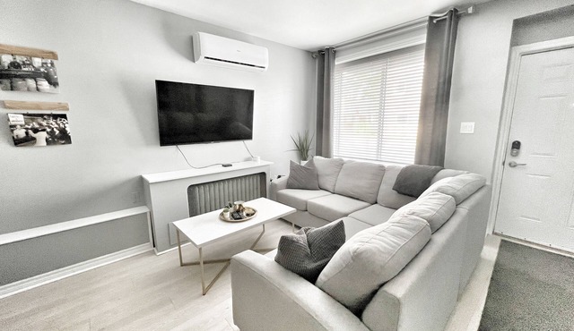 Bright & Comfortable 2BR Apartment in Windsor, ON in Windsor