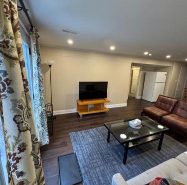 Bright & Cozy Bankfield Stay