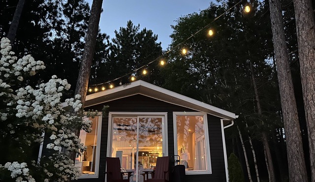 Bright family cottage on Round Lake with beautiful views!