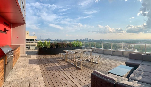 Bright & Luxurious 1 Bedroom Apartment in the Heart of Toronto