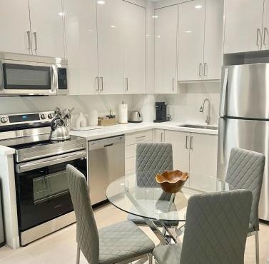 Bright Luxurious 2 Bedroom Apartment