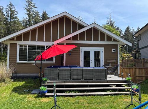 Bright Spacious Entire Home with Kids Backyard Set