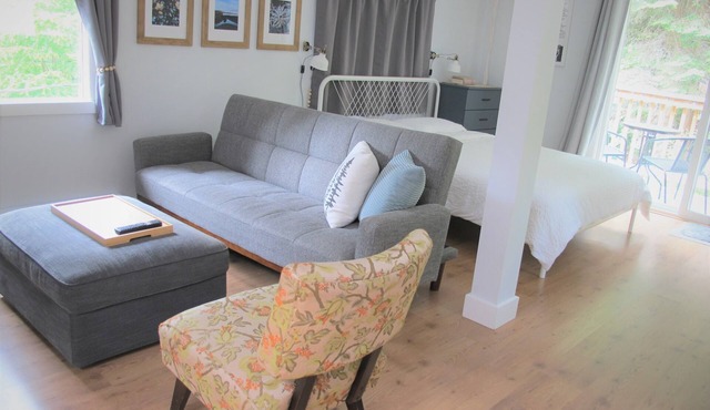 Bright Studio Loft Near Secret Beach in Gibsons