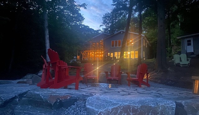 Private Lakefront Cottage on Deer Lake