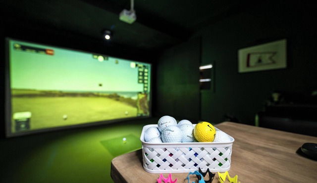 Cabot Trail Clubhouse- private golf simulator