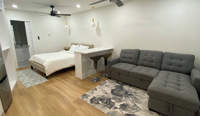 Calm Corner Retreat: Calm Escape With Air Conditioning