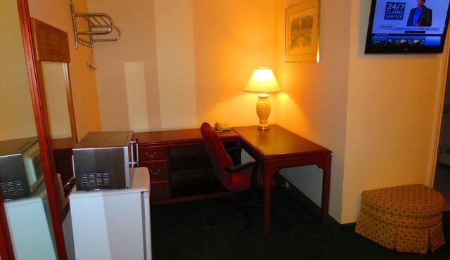 Canadiana Motel