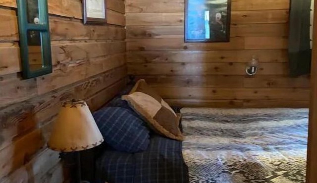 Carmi Station Comfy Cabin