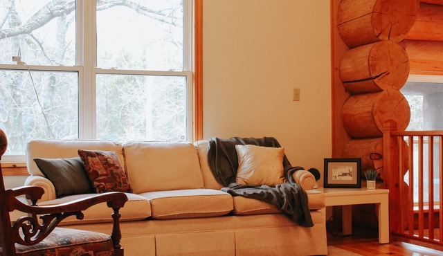 Cedar Crest Lodge | Lake on the Mountain | PEC | Beach Access