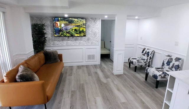 ❤ Cedar-View Apartment with Hot Tub (3 Bedrooms) ❤