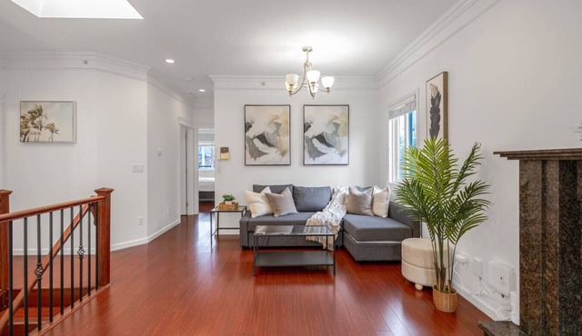 Central Spacious 3 Br Upstairs
