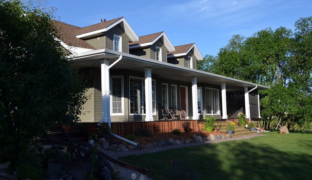 ☀️Central to Waterton & Glacier National Parks - Country Living - at it's best