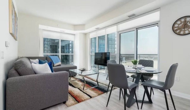 Central Toronto 2BR Apartment with City Access