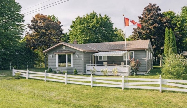 Centrally located spacious cottage just steps from beach and downtown!