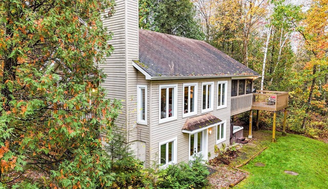 Chalet Bord de Rivière Tranquille & Privé Spa Billard Quai a 20 min de Tremblant