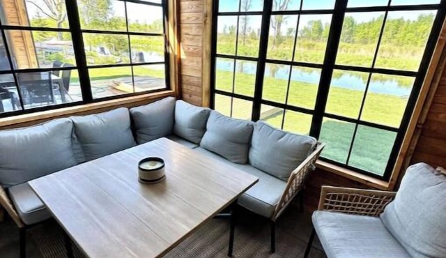 Chalet en Bordure du Canal le 236