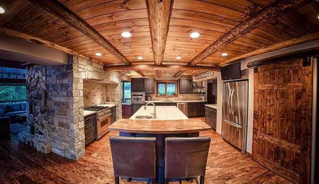 Chalet in "The Woods" with Stunning Views in Nelson