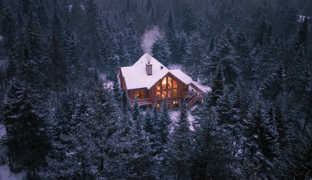 Chalet Red Deer at Fiddler Lake with Spa, Sauna, and Private Pool