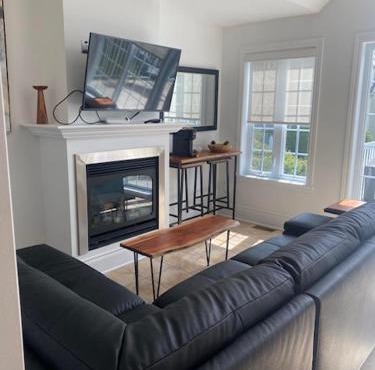 Chalet Saint-Sauveur with heated pool during Summer and Ski in Ski out!