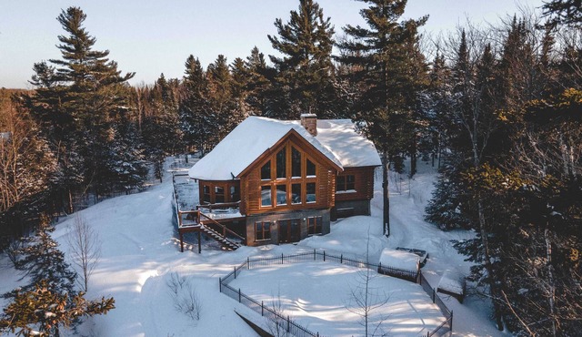Chalet White Wolf Spa at Fiddler Lake with Private Spa, Sauna, and Pool
