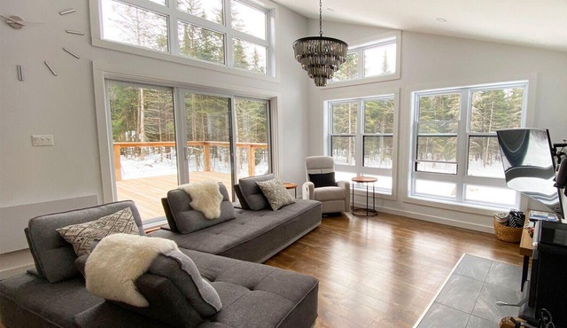 Chalet with Hot-tub, 15 min. of Mont-Tremblant (St-Jovite)