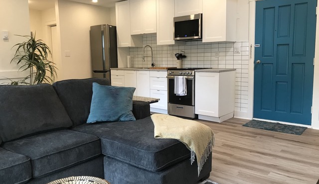Charming 1 bedroom suite in Central Tsawwassen.