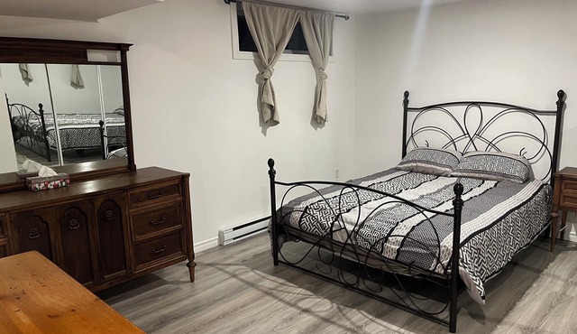Charming 2-bed guest house, endless forest, pet&family-friendly in Gatineau