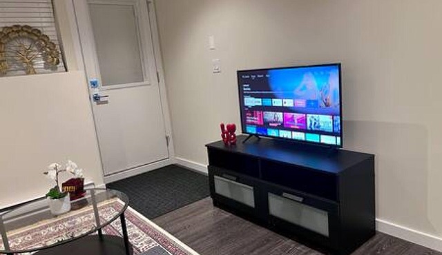 Charming 2BD Basement Suite, Surrey!