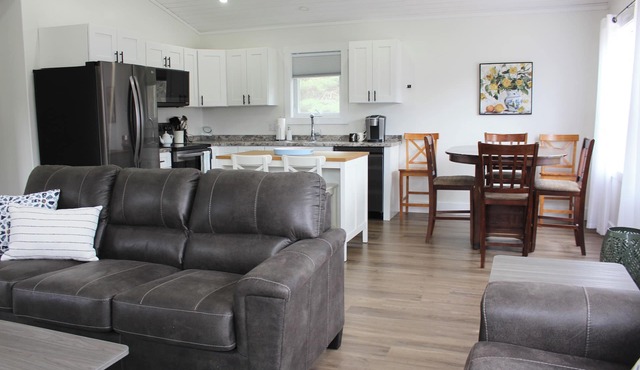 Charming 3BR Cottage Near Cousins Shore Beach