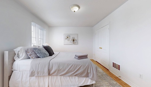 Charming 4-bed Home Away From Home in Brampton, ON