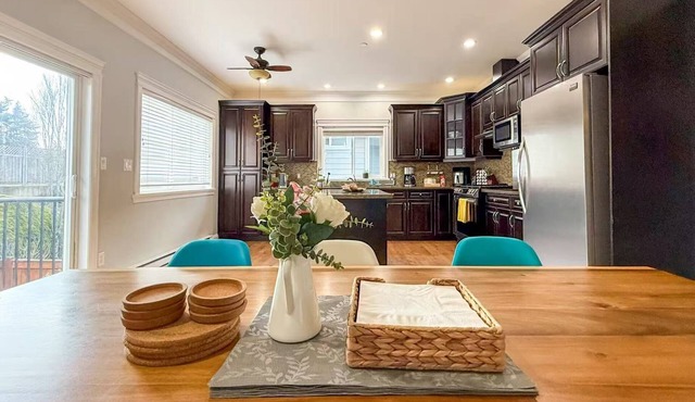 Charming 4-bedroom house in Langford next to Thetis lake