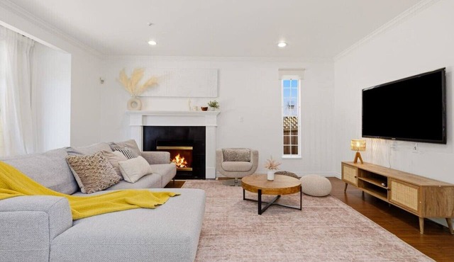 Charming 5BR House near Golf Course & Park