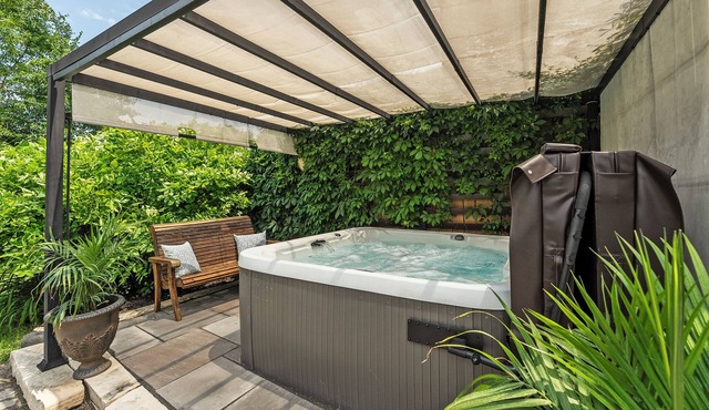 Charming bungalow centrally located in East Oakville