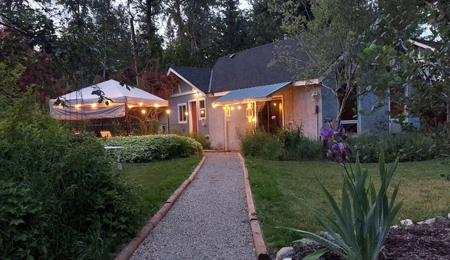Charming Creekside Cottage in Nature with Historic Roots