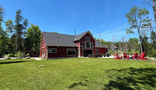 Charming Deer Lake Cottage for 1-4 Guests