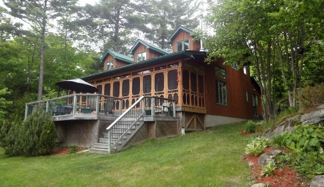 Charming Lakefront Cottage Rental with Blissful Views near Toronto, Ontario