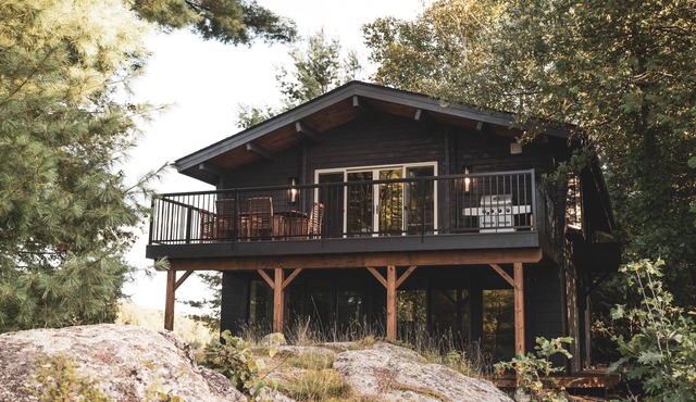 Charming Lakefront Cottage
