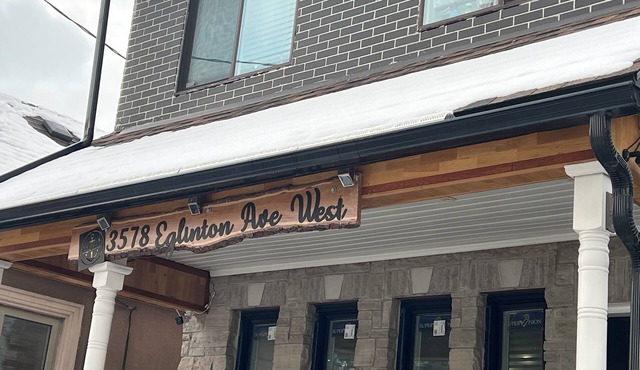 Charming lodge in beautiful Toronto with WiFi, AC, Female Only