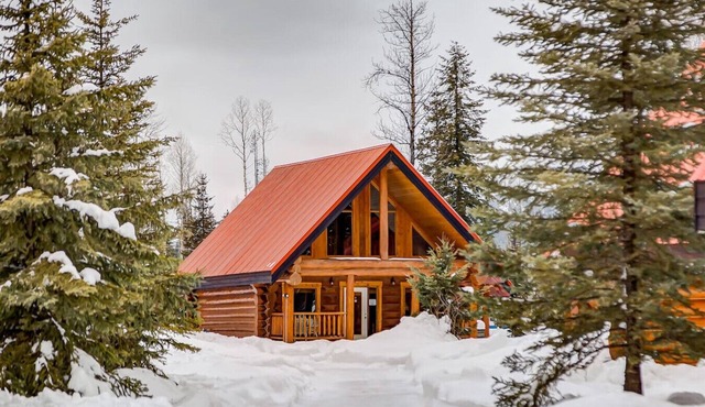 Charming Rustic Cabin Perfect for Groups