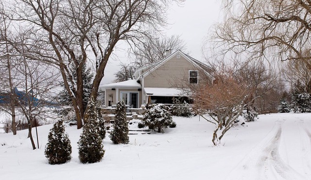 Charming Rustic Farmhouse in NS Wine & Ski Country, The Gaspereau Valley!