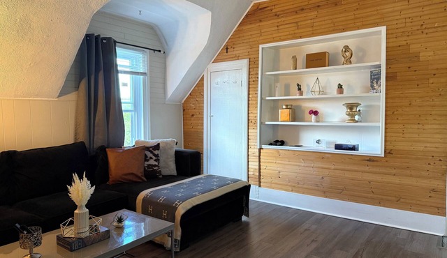 Charming Waterfront Loft + NearShops+Scenic