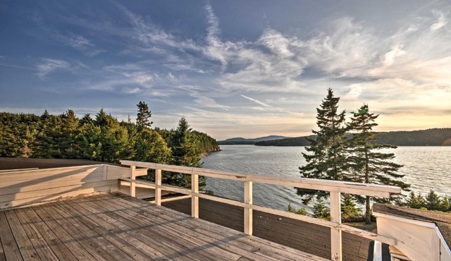 Charming Waterfront Winter Harbor Cottage with Views! in Winter Harbor
