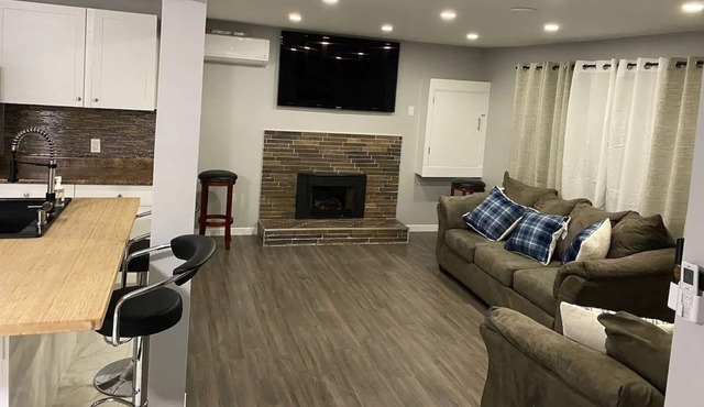 Cheerful 3BR Home with Free Parking