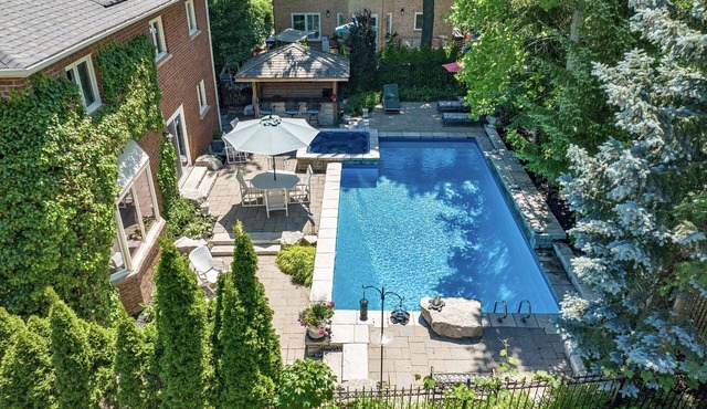 Cheerful 7 bedrooms Villa with Hot tub & Pool.