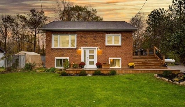 Cheerful & cozy 3 Bedroom Cottage w/Hot tub