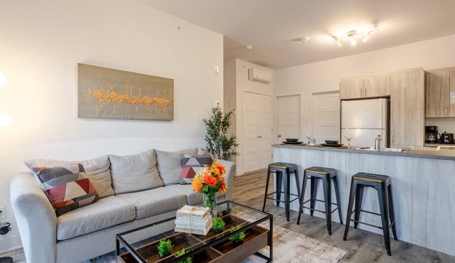 Chic and Spacious 3 Bedrooms in Griffintown in Montréal