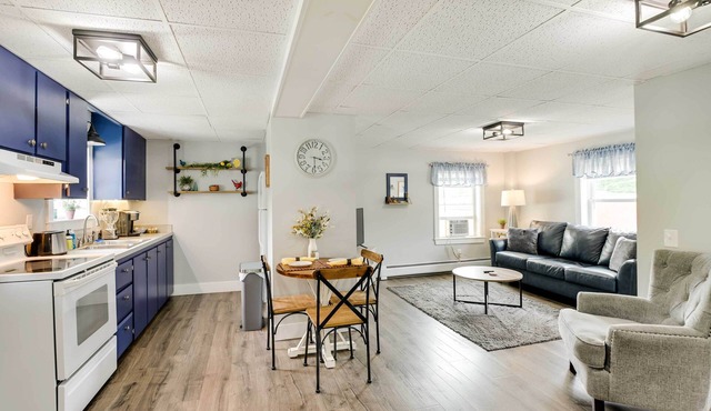 Chic & Central Apartment ~ 6 Mi to Sebec Lake! in Dover-Foxcroft