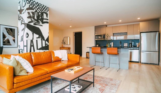 Chic Cozy Retreat - 2BR - Stunning North End Views